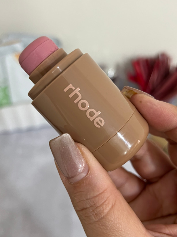 رژگونه حک رود(Rhode)