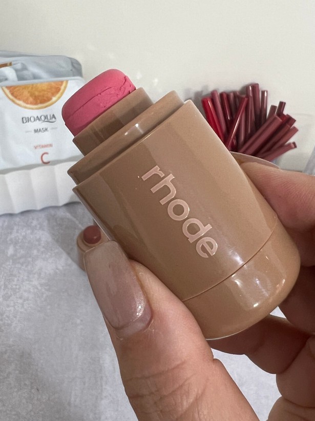 رژگونه حک رود(Rhode)