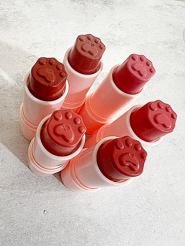 رژگونه استیکی طرح پیشی